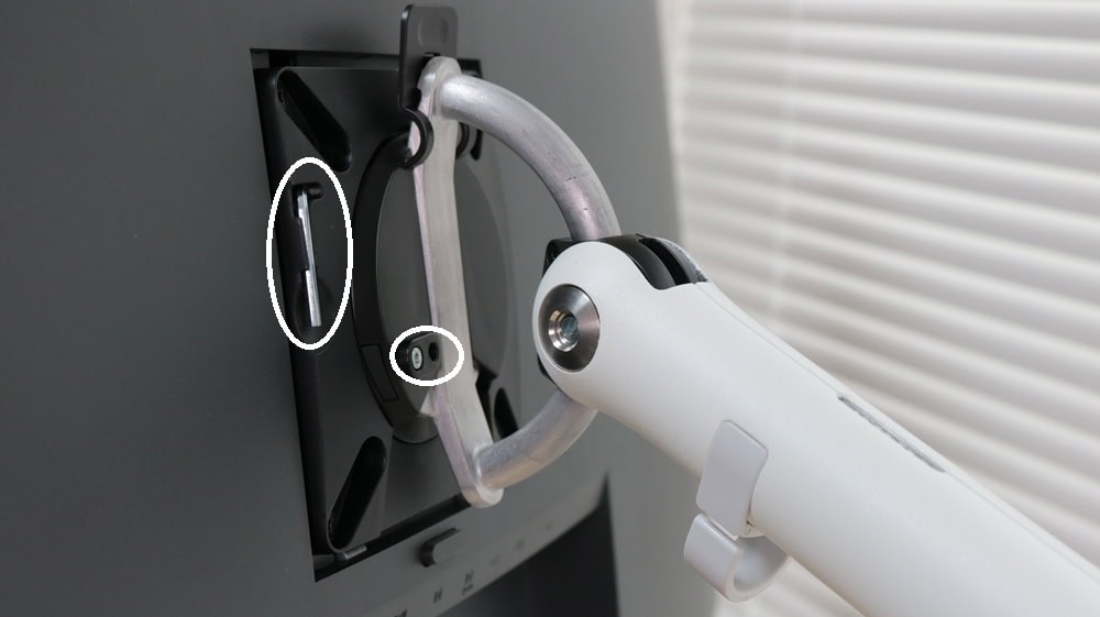 flo monitor arm回転方向の調整