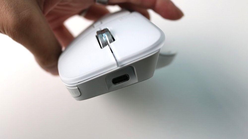 MX Master 4の充電ポート