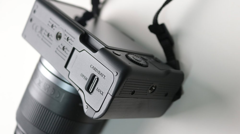 R50Vを下から撮影