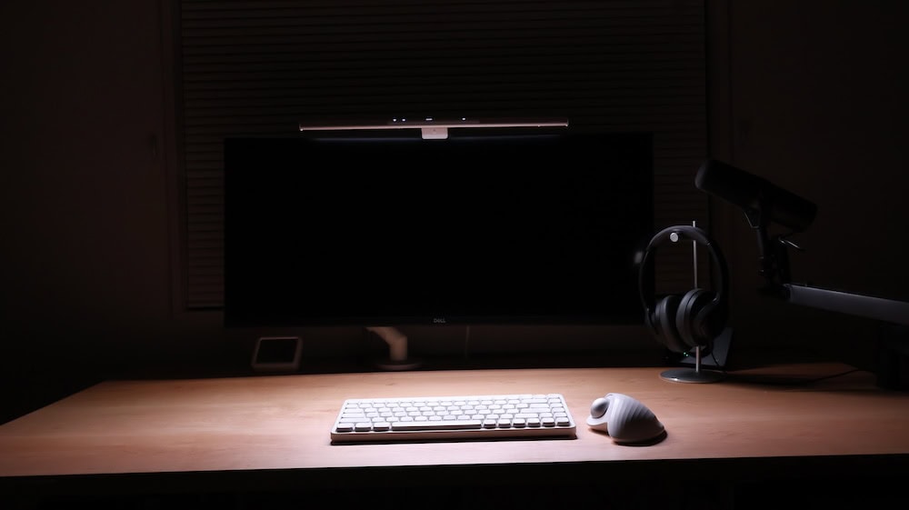 BenQ ScreenBar Proの夜の見た目