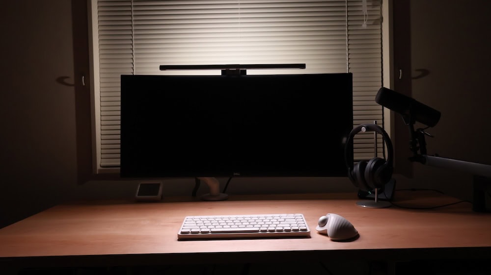 BenQ ScreenBar Halo2の夜の見た目