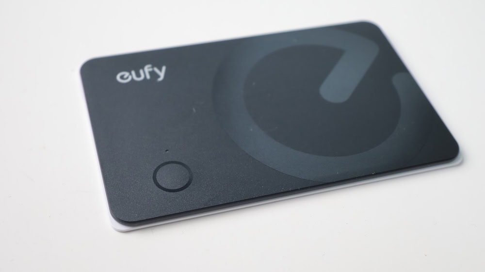 Anker eufy smarttrack card e40とマイナンバーカードを重ねた